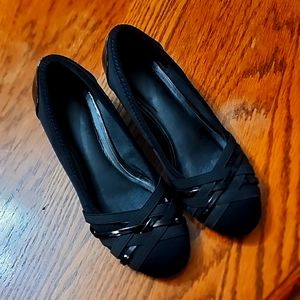 Lifestride black wedges
